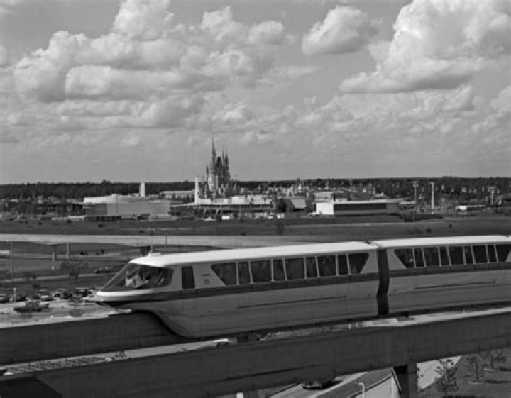 5 Facts About Disney’s Monorails