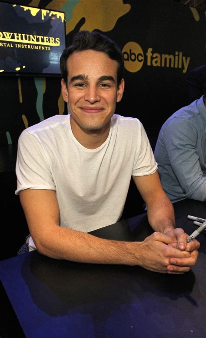 ALBERTO ROSENDE – Celeb Secrets