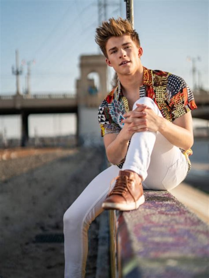 Breakout Star Alex Sampson Credits TikTok For His Rapid Rise To Fame (Exclusive) – Celeb Secrets