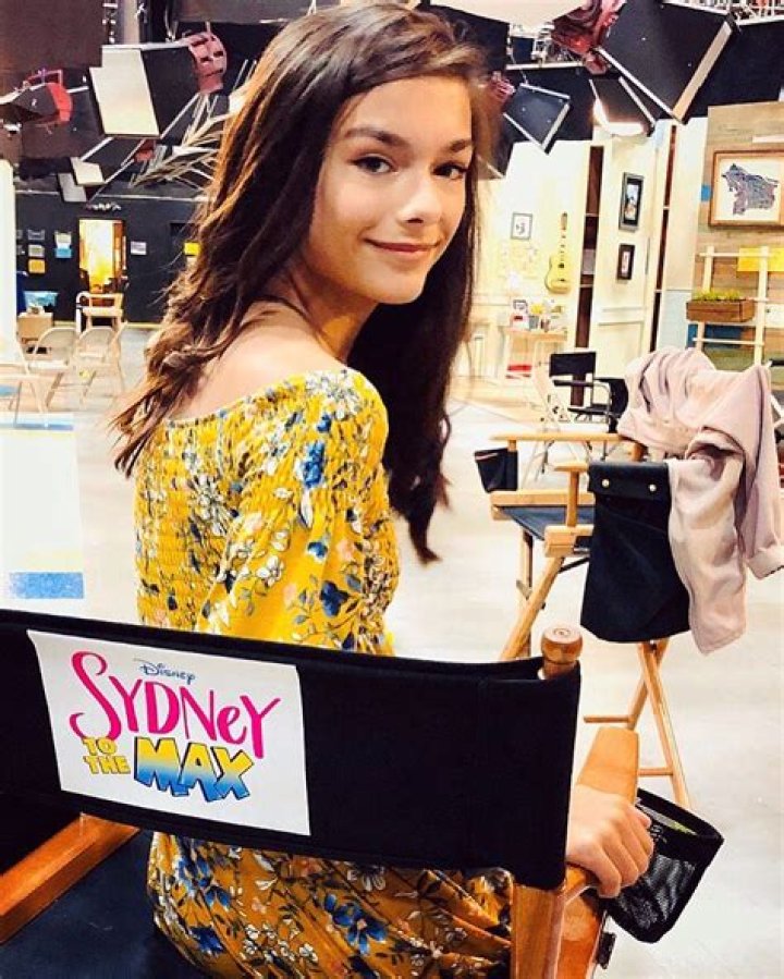 Celeb Secrets Visits the Set of Disney Channel’s Newest Show “Sydney To The Max” – Celeb Secrets