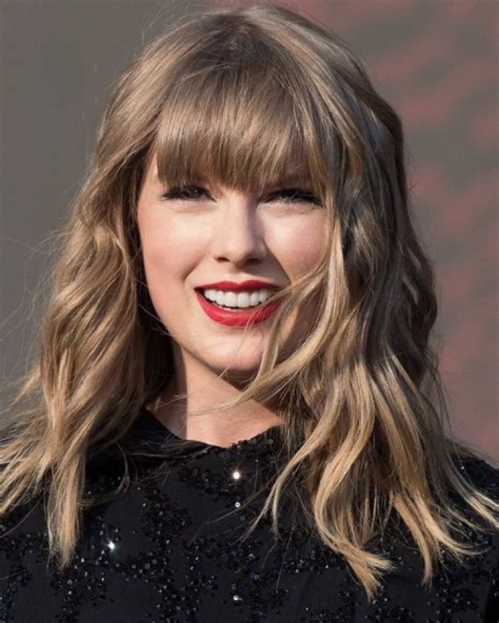Does Taylor Swift Dye Her Hair?