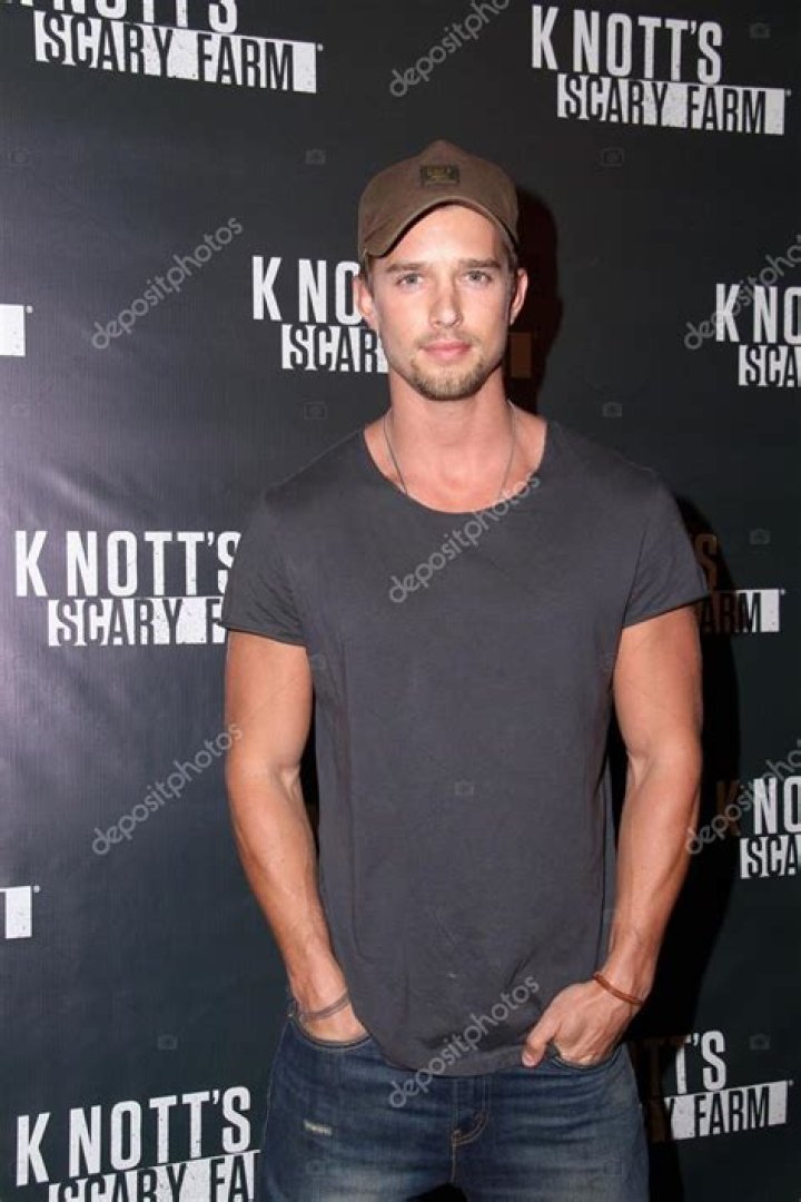 DREW VAN ACKER, TROIAN BELLISARIO – Celeb Secrets