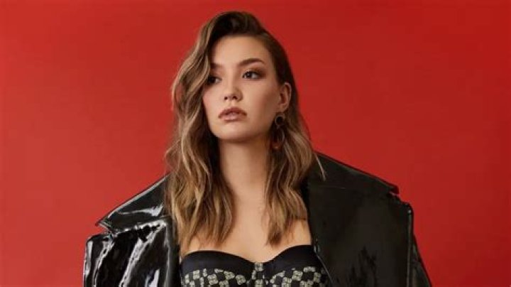 Instagram, Age, Height & Net Worth Of The Firefly Lane Cast!