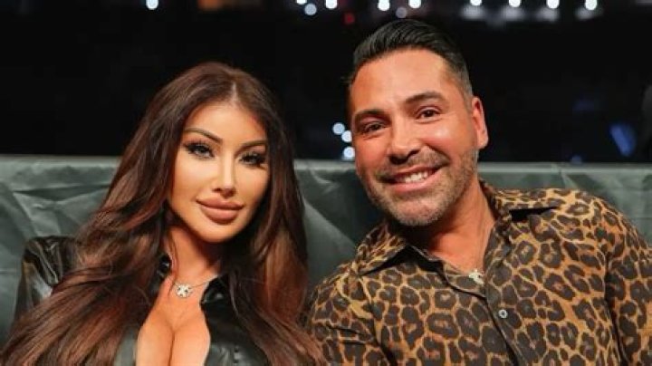 Is Holly Sonders His Wife?