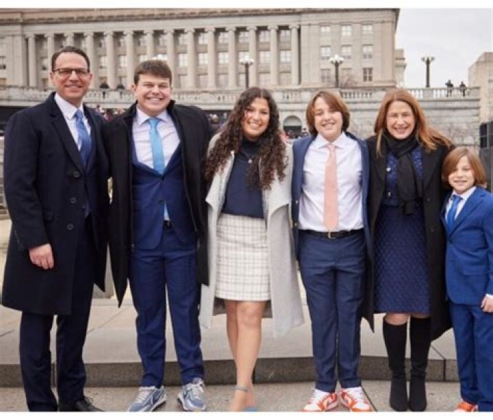 Is Lana Del Rey A Zionist? Does She Believe In God?