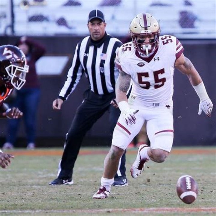 Isaiah McDuffie Bio, Age, Height, Net Worth, Salary, NFL Draft, & College: Is He Married?