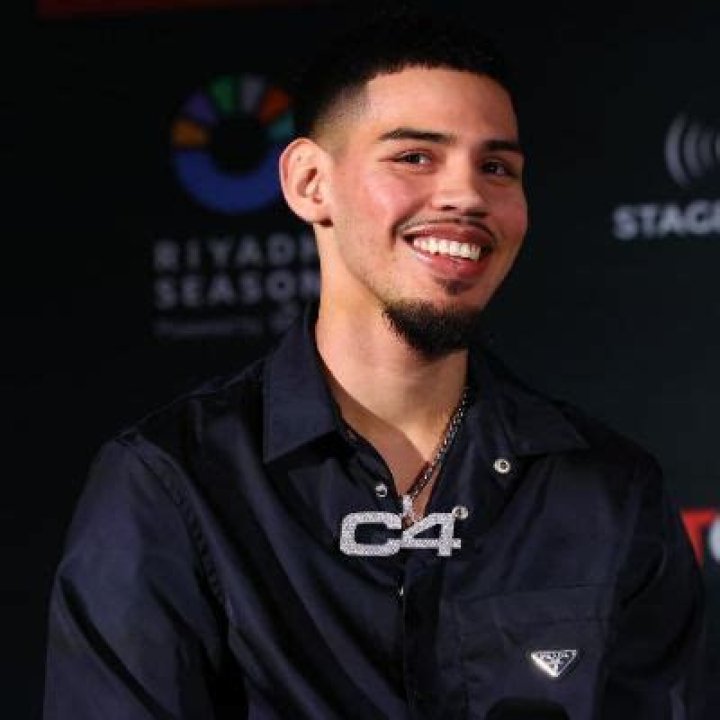 Josue Vargas Biography- Net worth, Salary, Height, Weight, Girlfriend, Affair, Age, Family