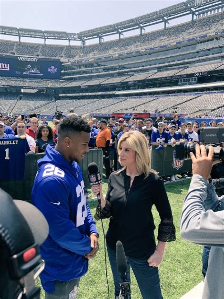 Kim Jones Bio-salary, net worth, married, earnings, career, nationality, age, relationship, nfl, relationship, affair, family