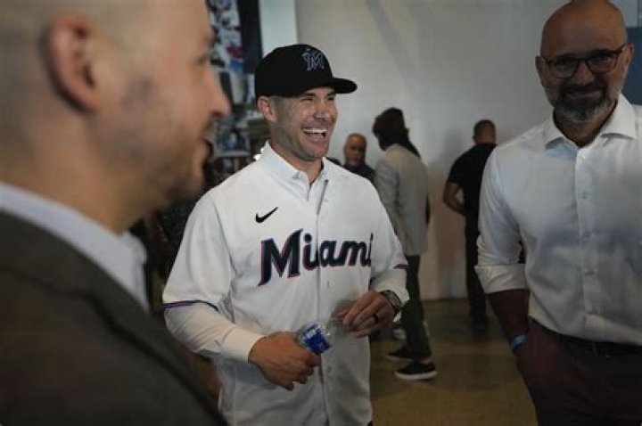 Miami Marlins Hire Former St. Louis Cardinals Bench Coach Skip Schumaker As Manager – Celeb Secrets