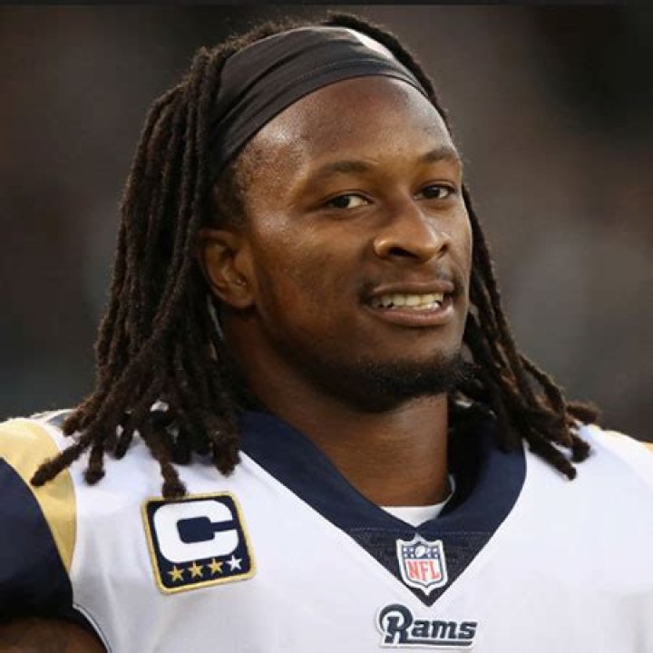 NFL player Todd Gurley Biography-salary, net worth, married, relationship, age, contract, stats, wife, siblings, children, affai