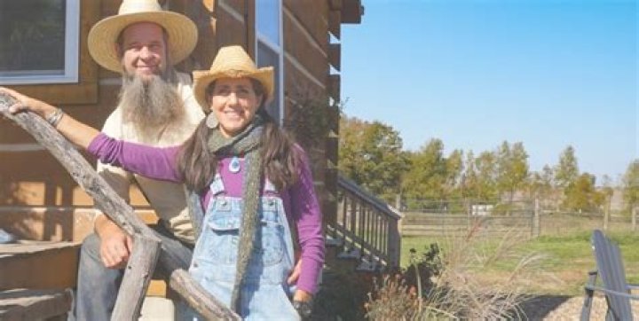 OFF GRID with DOUG & STACY net worth, income and estimated earnings of Youtuber channel