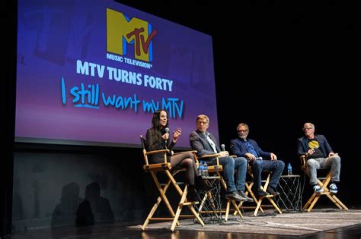 Original MTV VJ, Martha Quinn, Joins Sirius