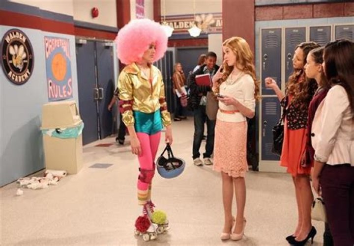 PEYTON LIST, KATHERINE MCNAMARA, KELLY GOULD – Celeb Secrets