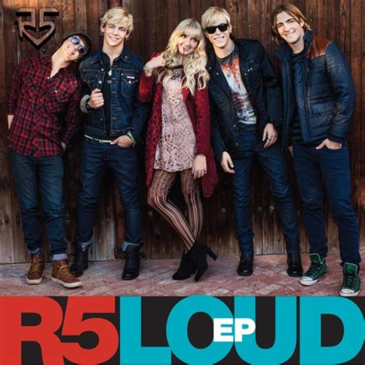 R5 “Louder” World Tour (@officialR5 #R5Family) – Celeb Secrets
