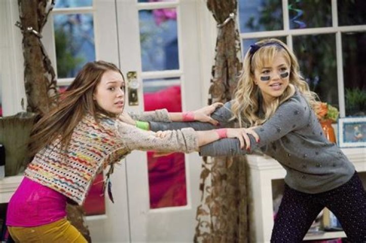 SADIE CALVANO, OANA GREGORY – Celeb Secrets