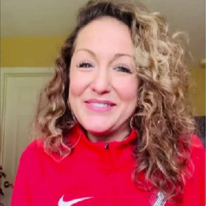 Stephania Bell, bio, radio, TV-host, sportscaster, affair, married, boyfriend, salary, net worth, Holy Sonders, physical therapist