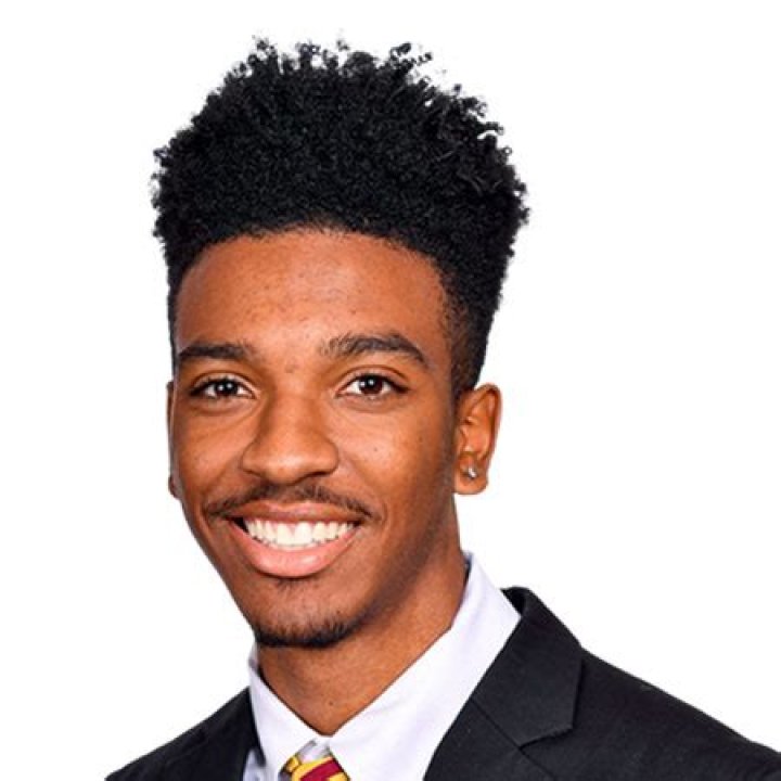 The college prospect, Jayden Daniels is enjoying a romantic relationship with his girlfriend. How much is his net worth and salary?
