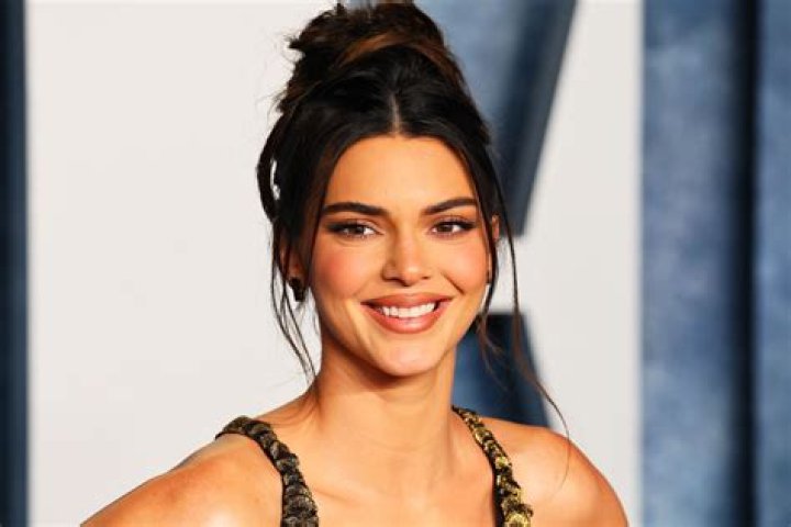 ‘The Kardashians’ Fans Are Speculating That Kendall Jenner May Be Pregnant – Celeb Secrets