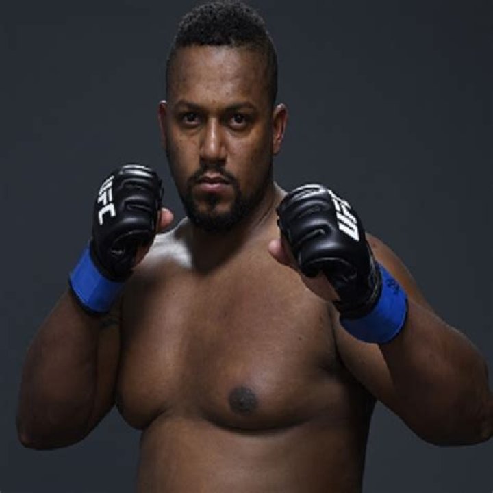 UFC Fighter Yorgan De Castro Wife, MMA Stats, Salary, Affair, Wife, Next Fight