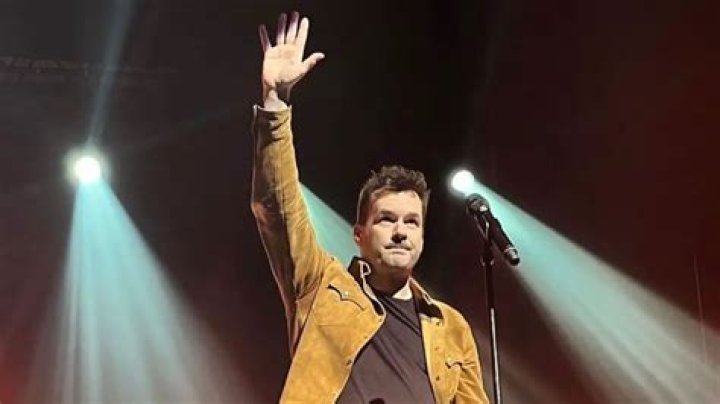 What Has Jim Jefferies Said About Sign Language? Why Doesn’t He Allow Interpreter In His Show?