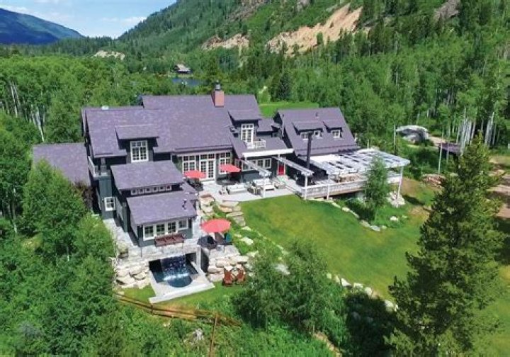 Where Does Kevin Costner Live?