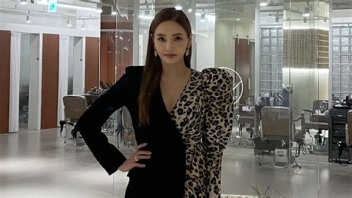 Who Plays Minho’s Mom In Xo Kitty? Meet Actress Han Chae Young!