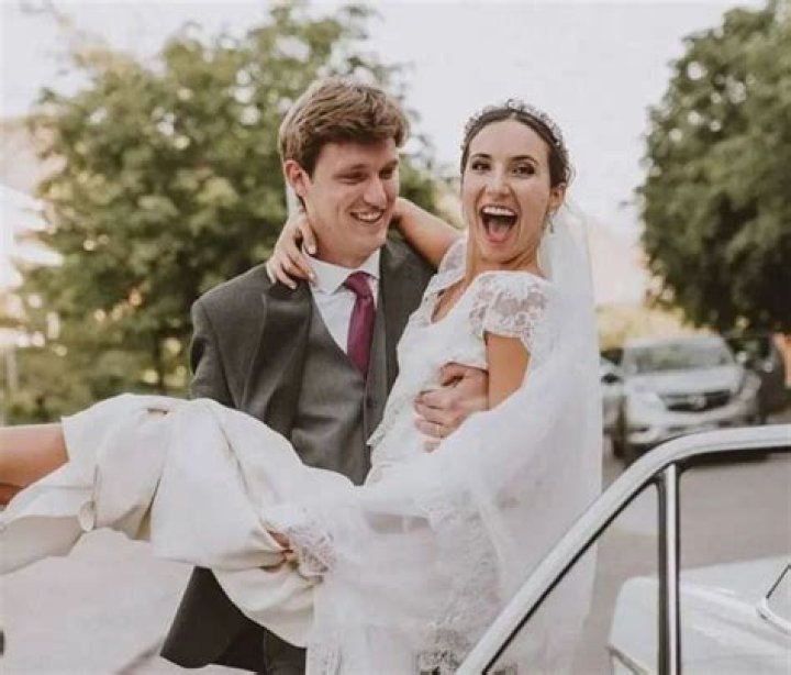 With A Long Dating History, Serinda Swan Has No (Boyfriend) Husband